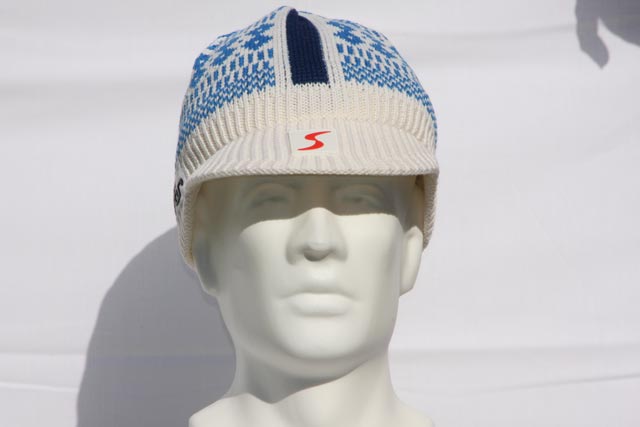 Elias - Like the best selling Challenge hat with a visor - Light Blue