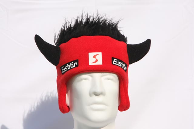 Nestor - Red with Black Horns